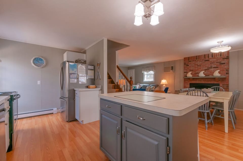 Kitchen looking into dining/living room- 29 North Shore Boulevard Extension - No Worries
