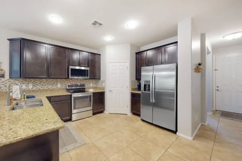 Kitchen | Keurig coffee maker | Toaster | Blender | Rice Cooker