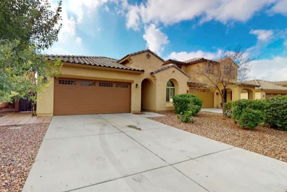 1 story home | Parking in garage and driveway