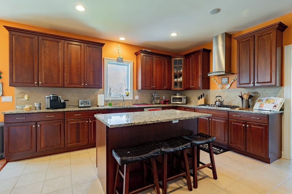 Main Kitchen and Island - seats 3 with coffee machine, toaster & mini smart oven