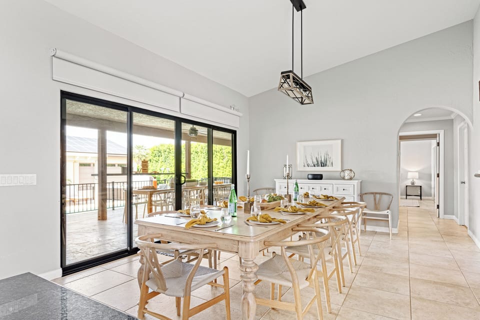 Large dining table perfect for group!