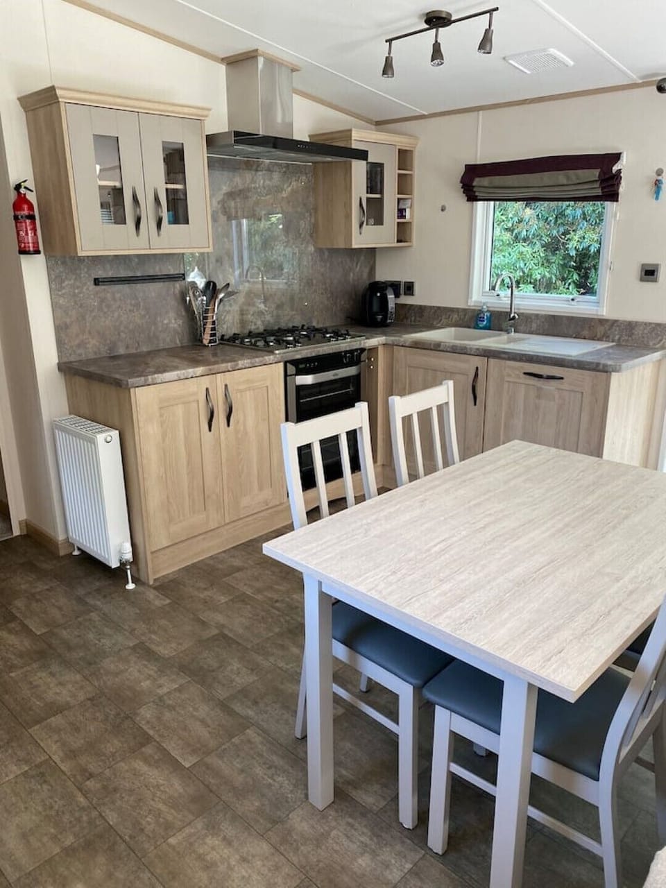 Fully fitted kitchen