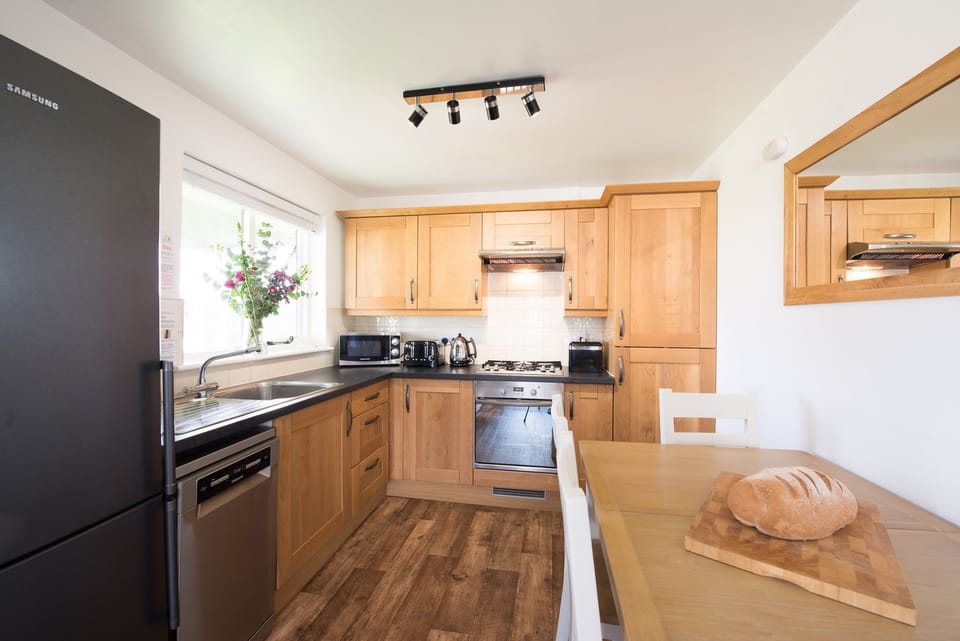 Elm cottage oak kitchen