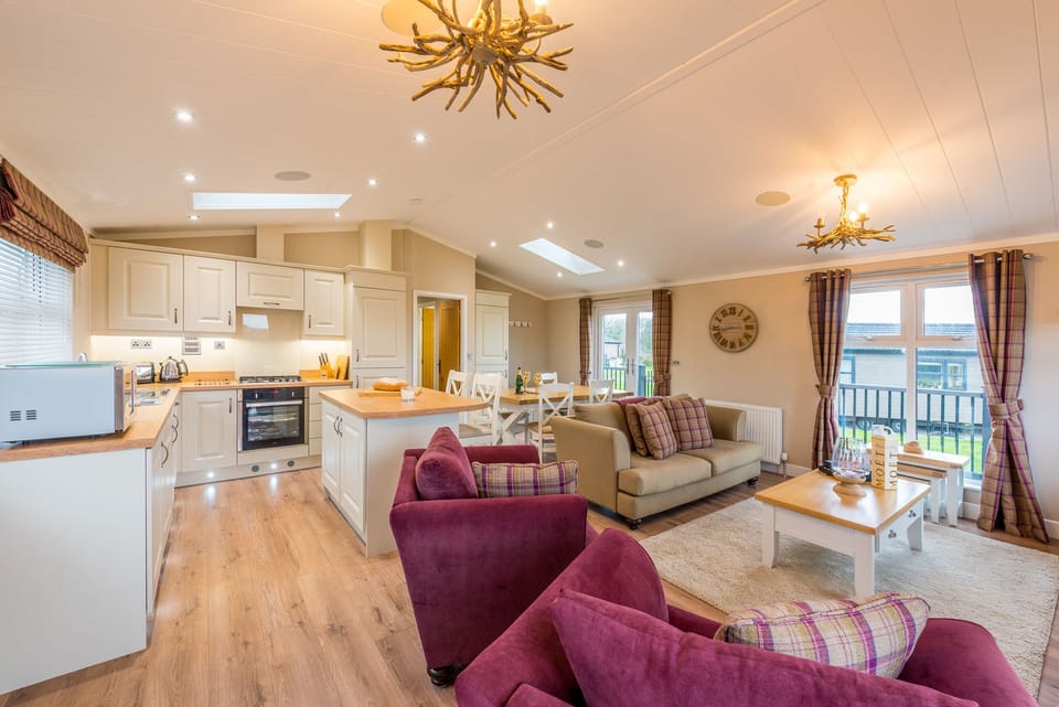 Lanaberry airy and contemporary living area