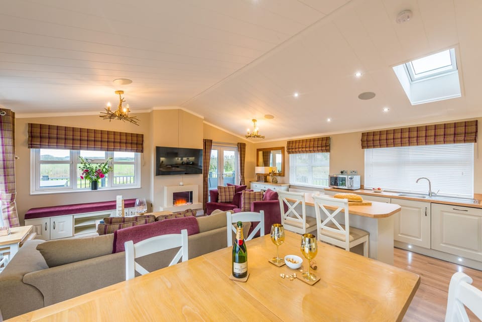 Lanaberry dining area