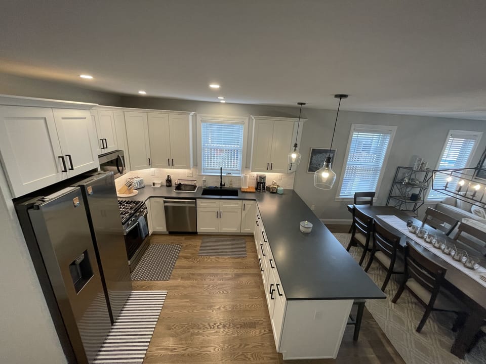 Kitchen with barstool seating