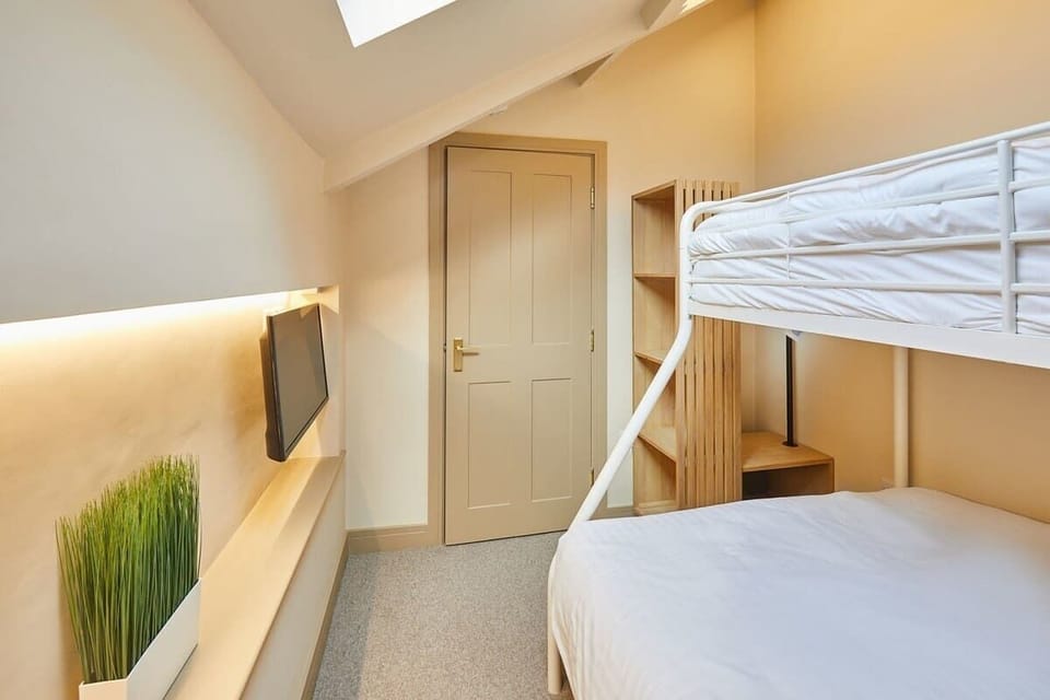 No. 33, Tynemouth - Host & Stay