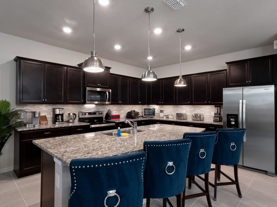 Comfy breakfast bar seating for 4