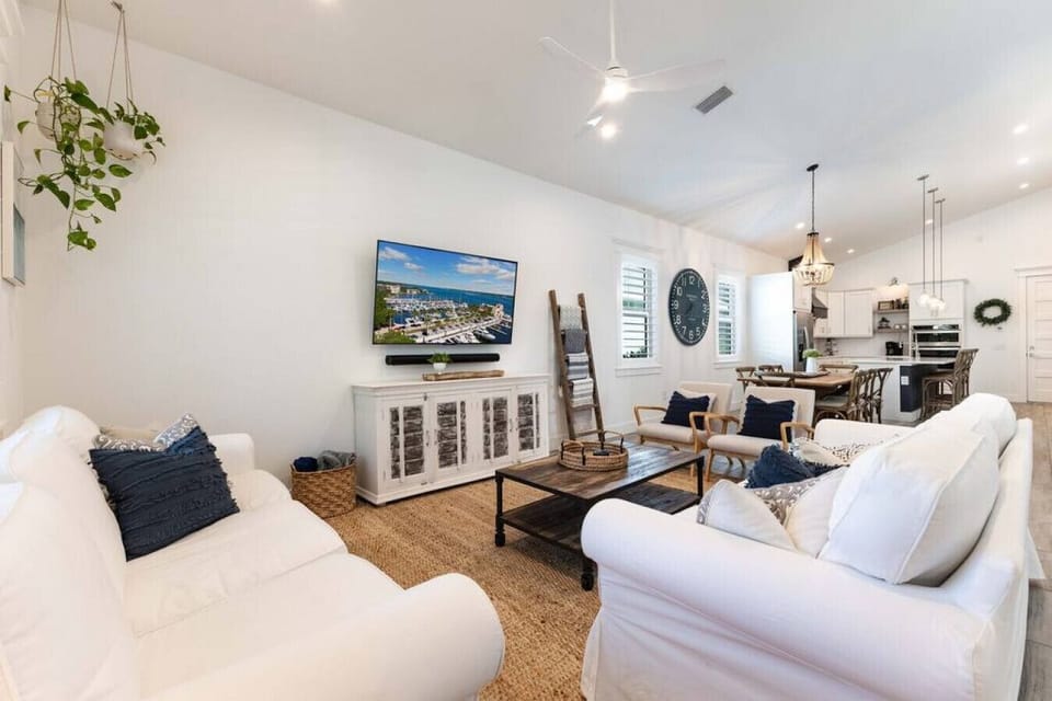 Open floor plan creates great space for hanging with family and/or friends!