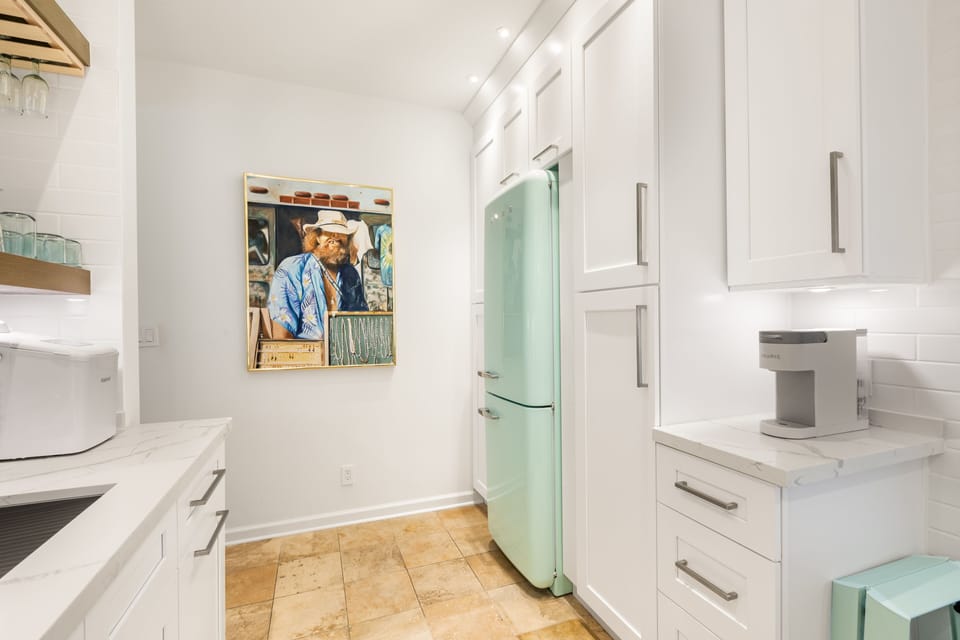 Stunning kitchen with updated appliances