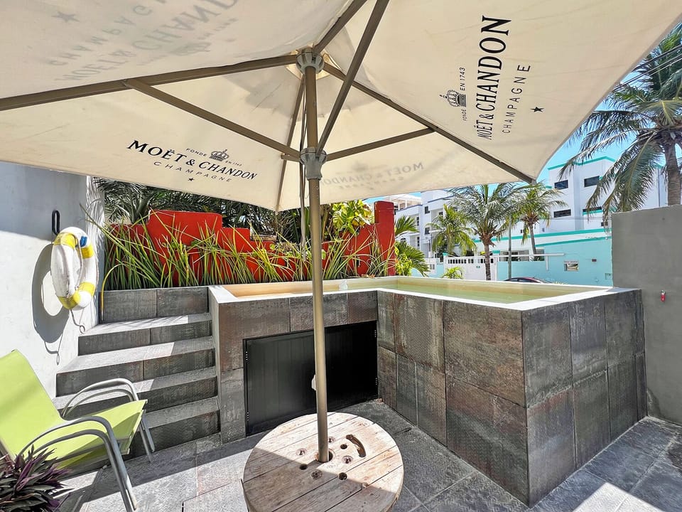 Outdoor spa tub