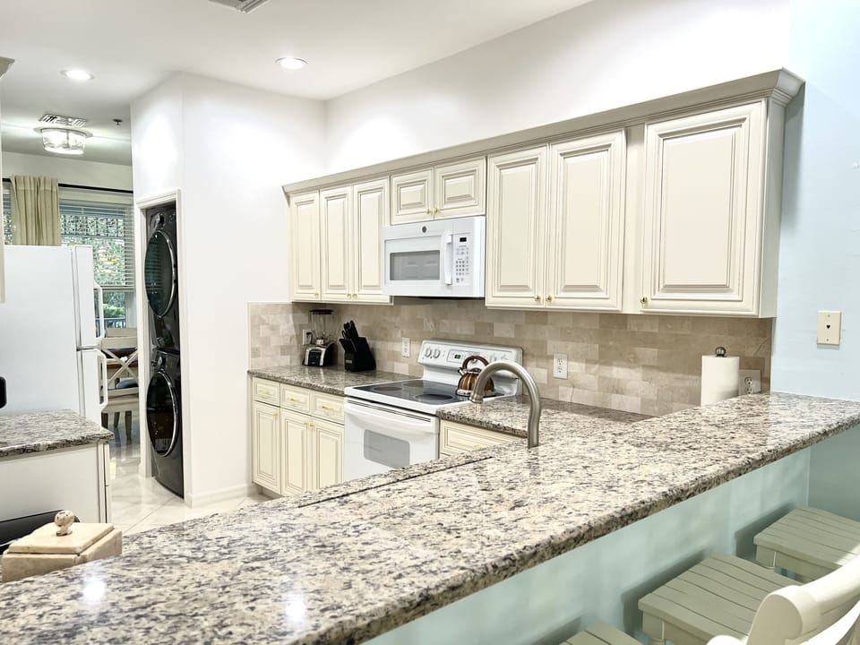 Kitchen with Washer & Dryer