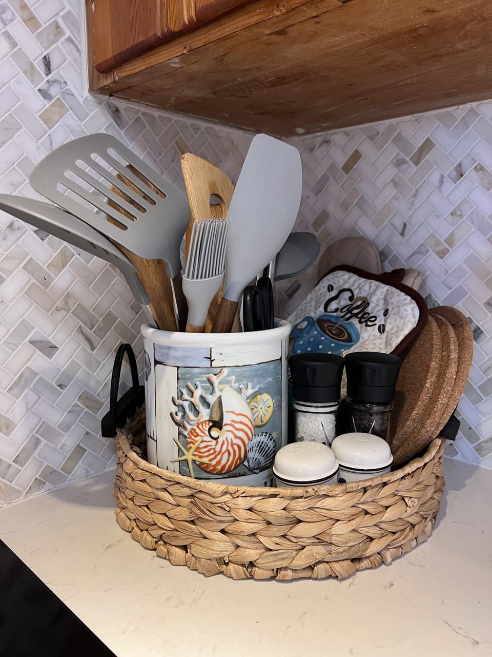 utensils, potholders and hot pads