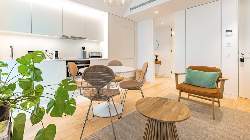 This elegant apartment has been thoughtfully designed to ensure that you have a truly memorable and comfortable stay, with all the amenities you may need #andoliving #memorable #comfortable #lisbon #pt #portugal