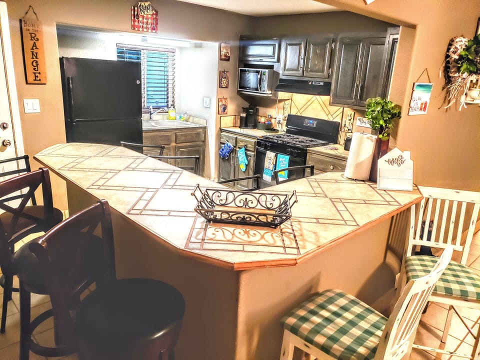 Kitchen:  Casual Dining Area