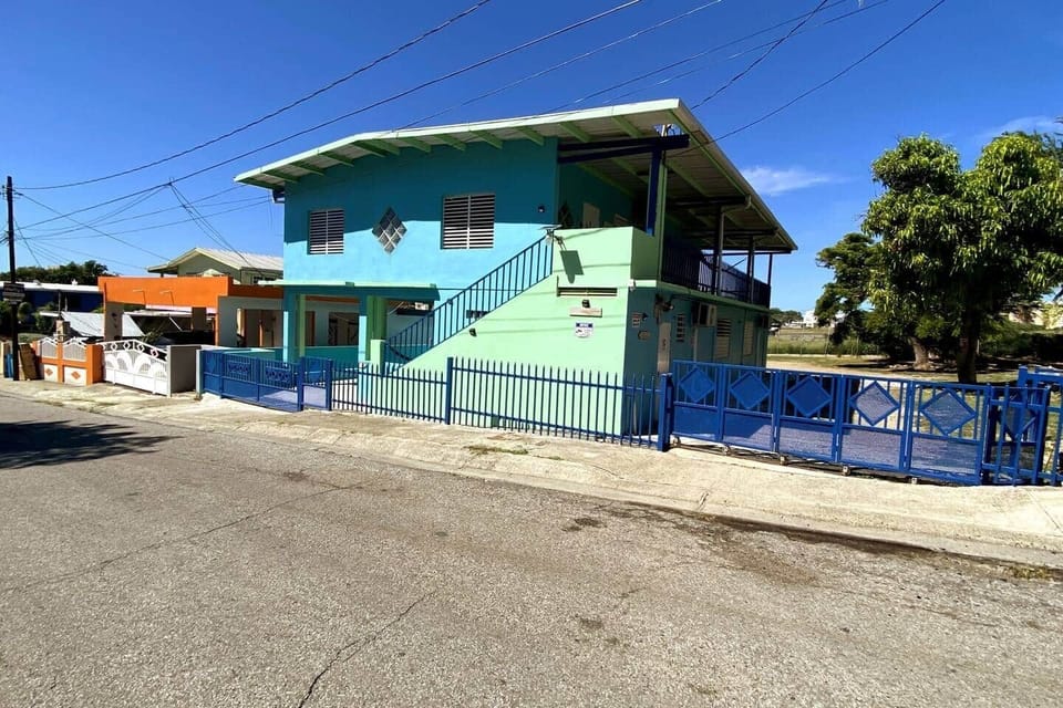 Just a short walk from restaurants, bakery, boardwalk, water sport rentals and tours to nearby keys & bioluminescent bay. Our complex runs on solar energy and a 1-week water cistern, offerings comfort and sustainability throughout your stay.