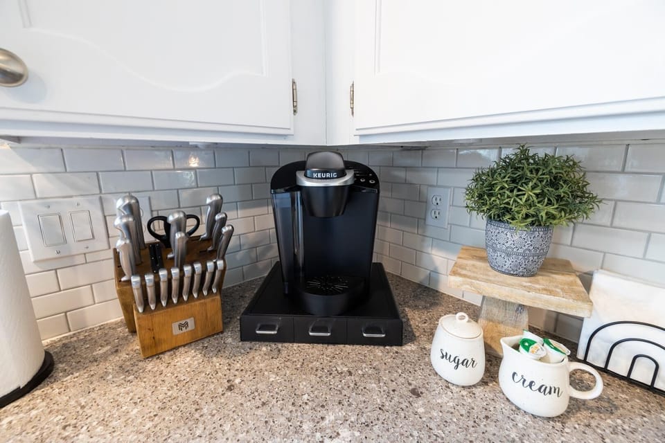 Keurig Machine with starter k-cups included