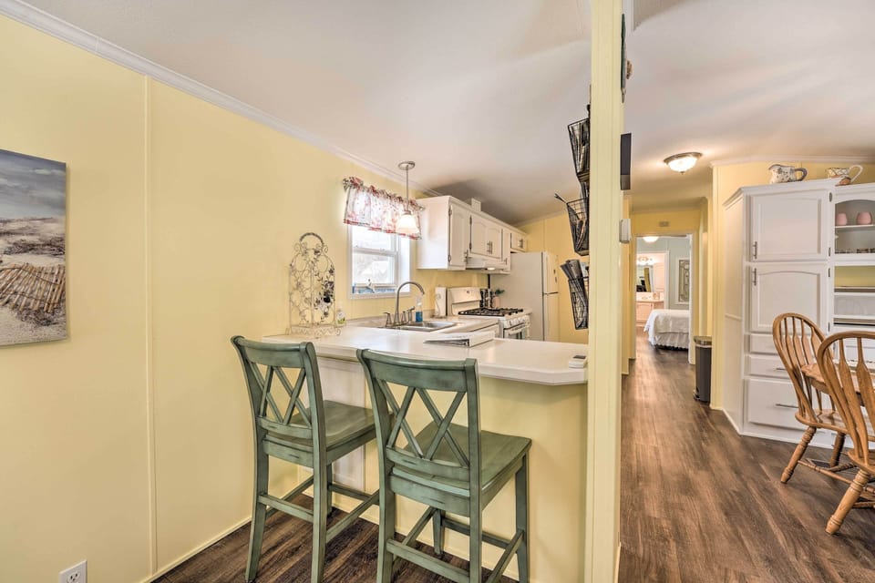 Breakfast Bar | Main Level