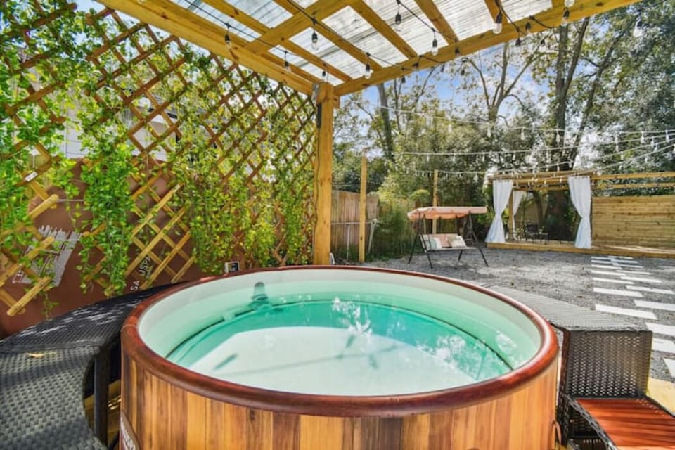 Outdoor spa tub