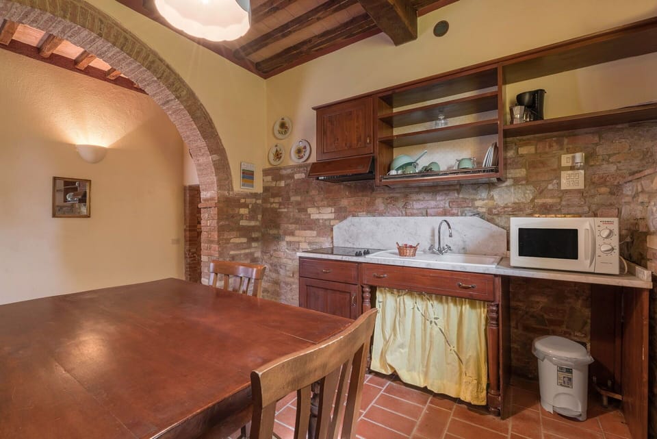 Amenities, Autumn, Dining Room, Kitchen, Room Detail, Spring, Summer