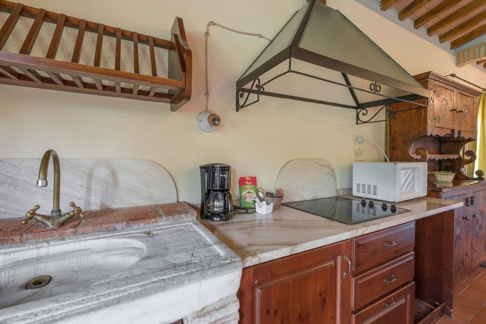 Amenities, Autumn, Kitchen, Room Detail, Spring, Summer