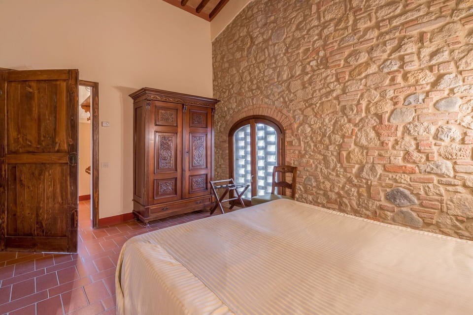 Amenities, Autumn, Bedroom, Room Detail, Spring, Summer