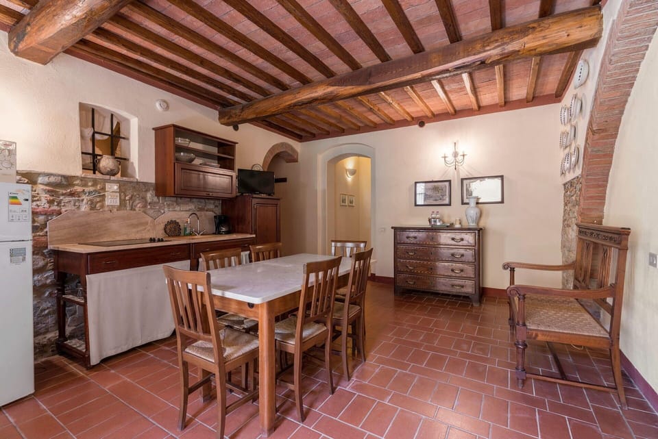 Amenities, Autumn, Dining Room, Kitchen, Room Detail, Spring, Summer