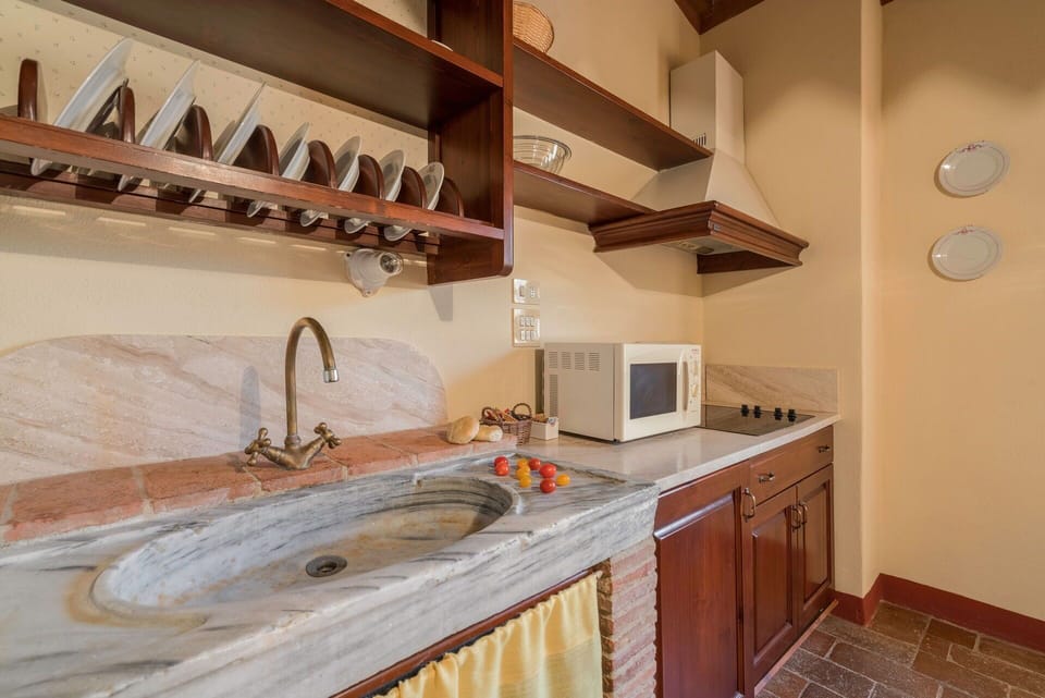Amenities, Autumn, Kitchen, Room Detail, Spring, Summer