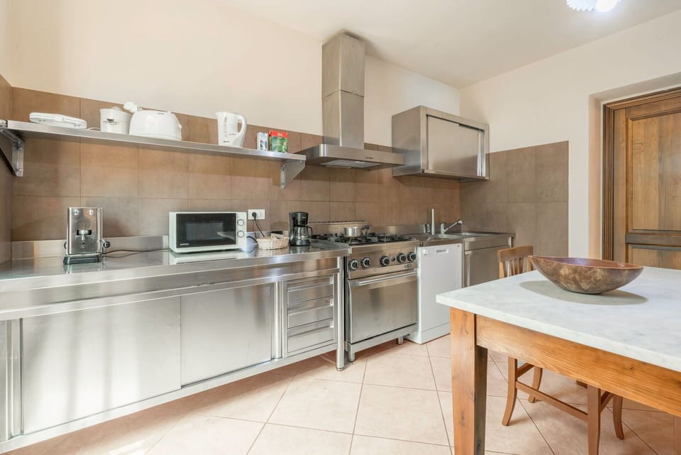 Amenities, Autumn, Kitchen, Room Detail, Spring, Summer