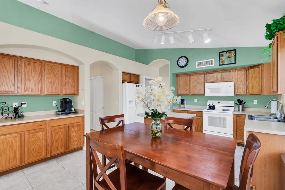 Kitchen / Dining