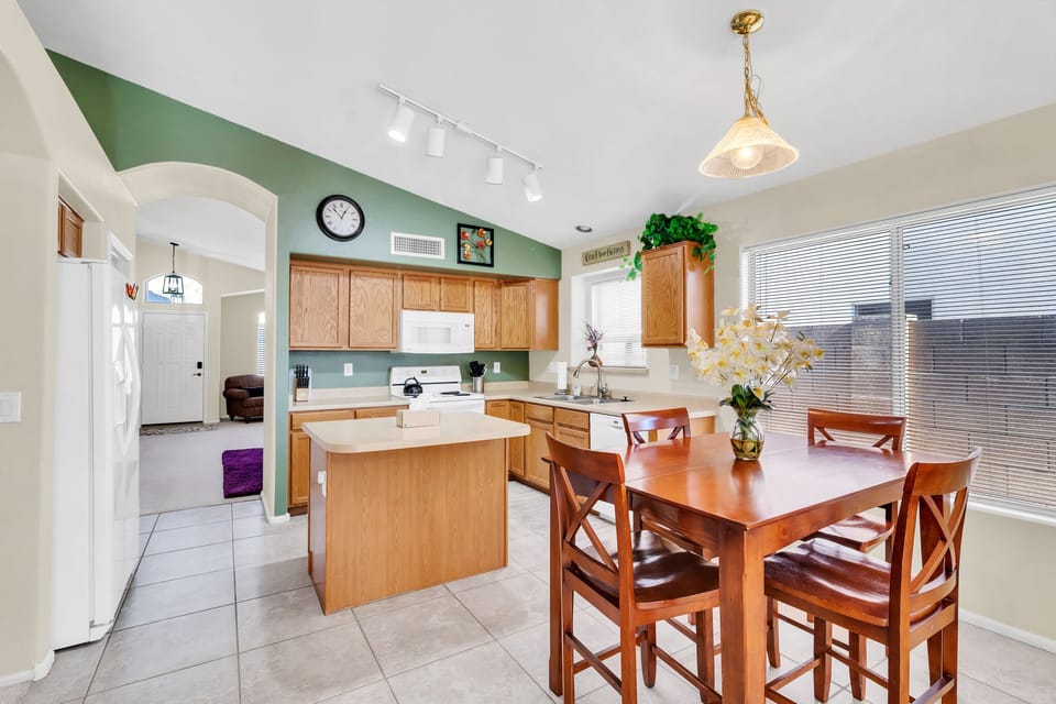 Kitchen / dining