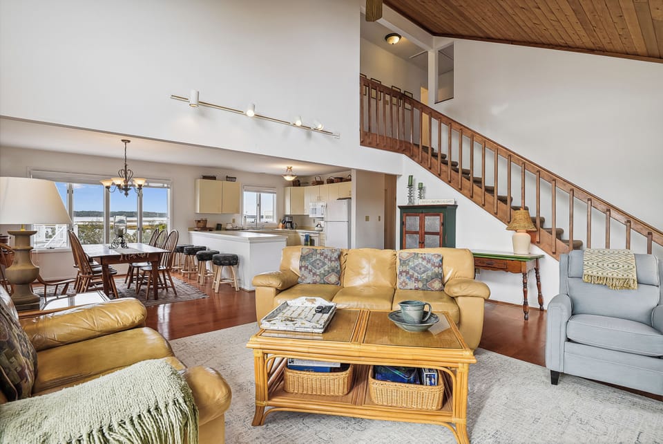 Main Level,Living Room,