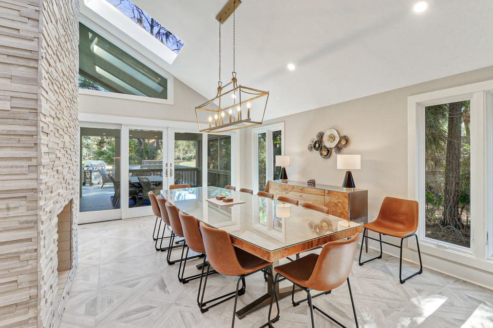 42 Stoney Creek | Dining Table - 42 Stoney Creek | Dining Table