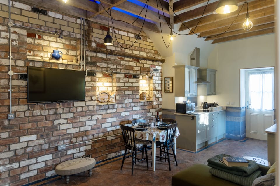 The Kennels Cottage - kitchen dining oom