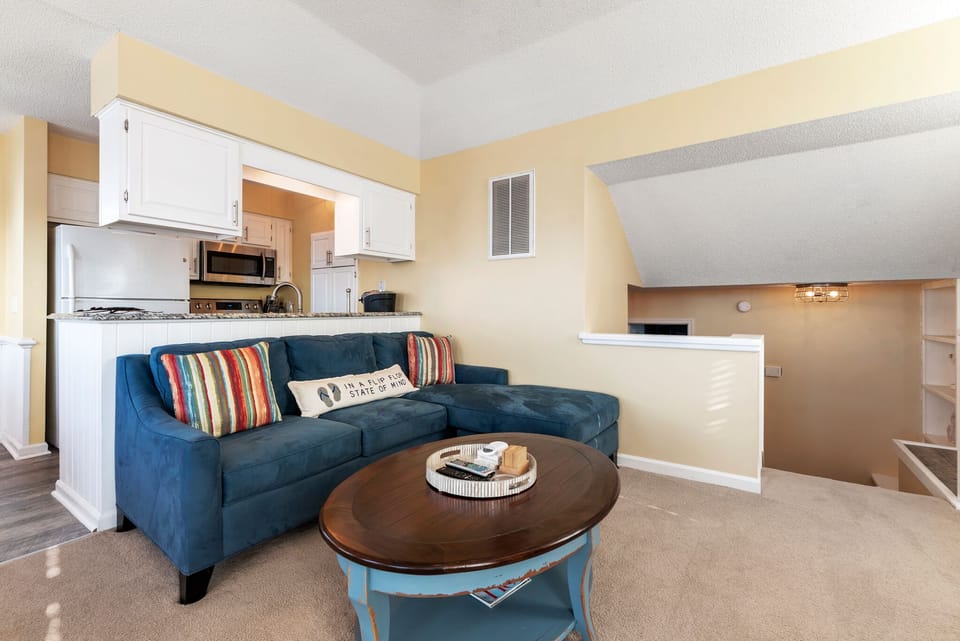 L06: Morning Brew | Top Level Living Area