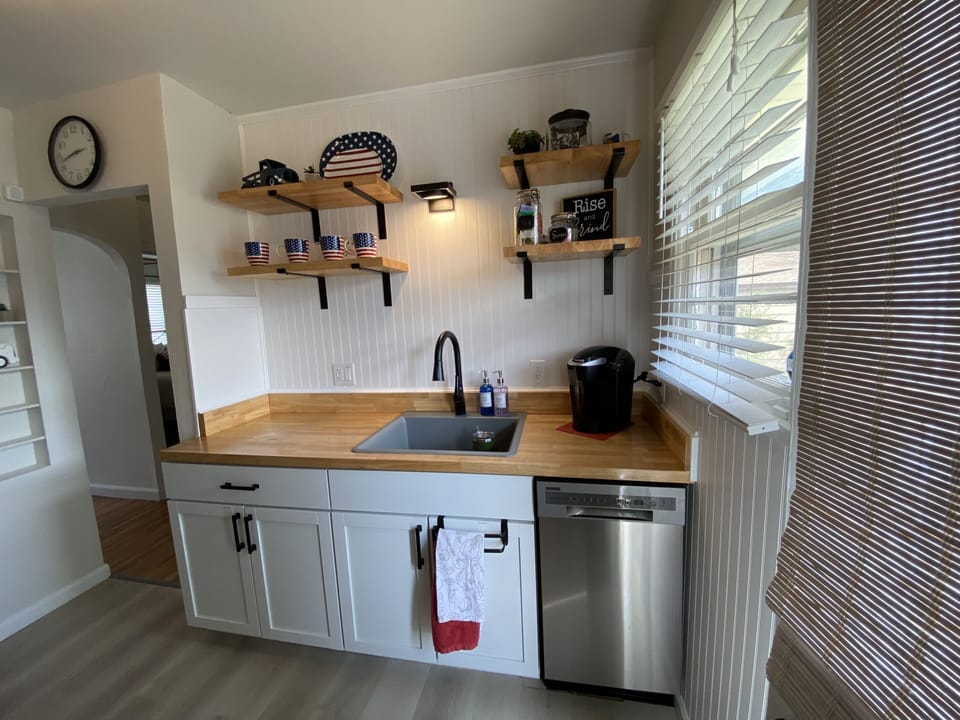 Large sink, dishwasher & coffee maker