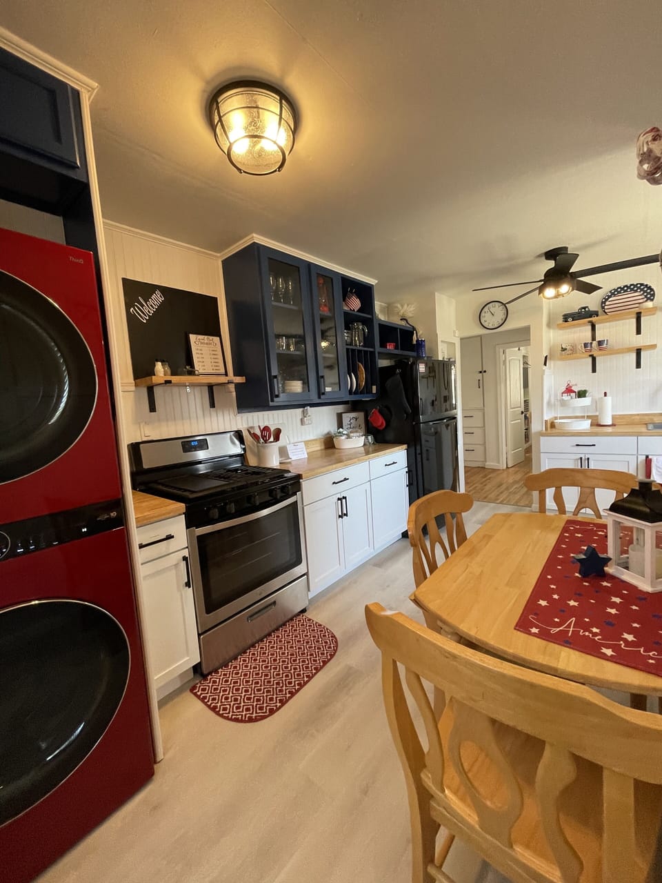 Eat in Kitchen with Dining room table seating 4