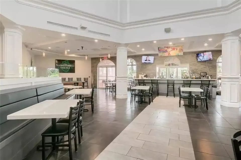 Restaurant and Bar in resort