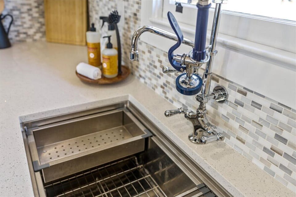 Kitchen Sink Area