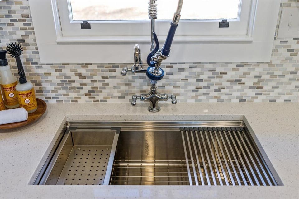 Kitchen Sink with Pre-Rinse Unit