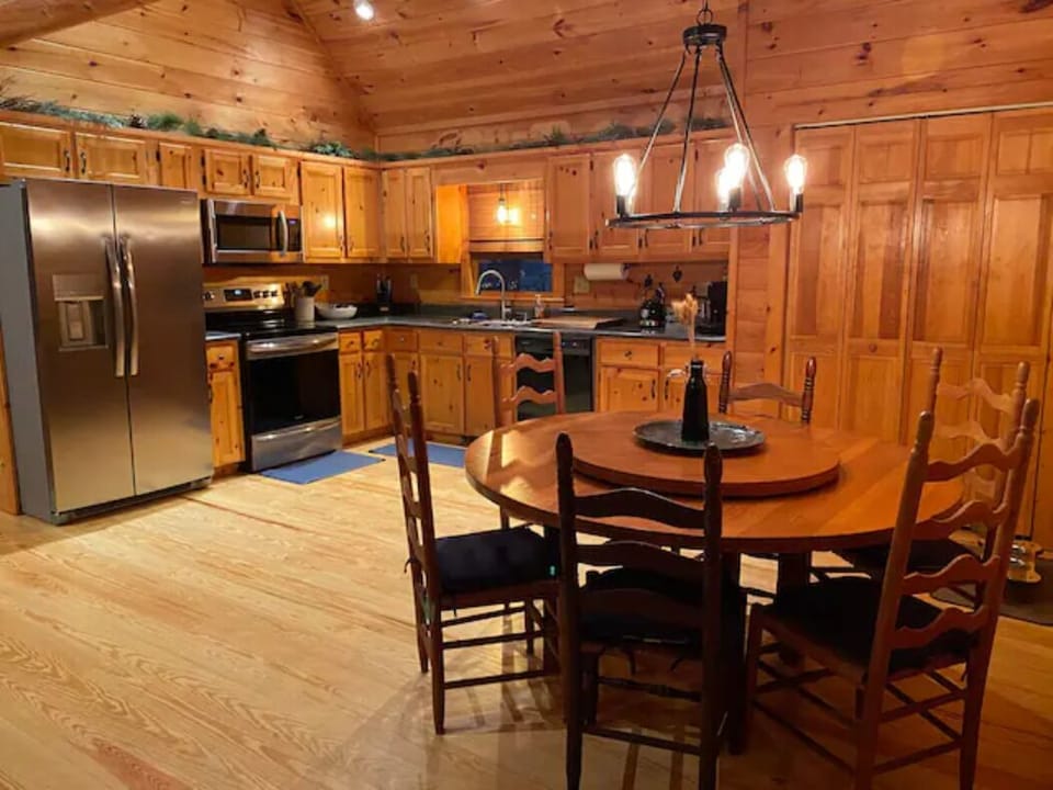 Enjoy family meals at the dining table that seats up to 10.