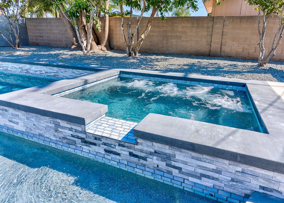 hot tub on a timer. remotely heated by host. 