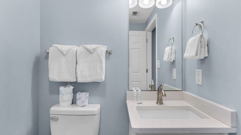Majestic Tower 1-1606 Bathroom