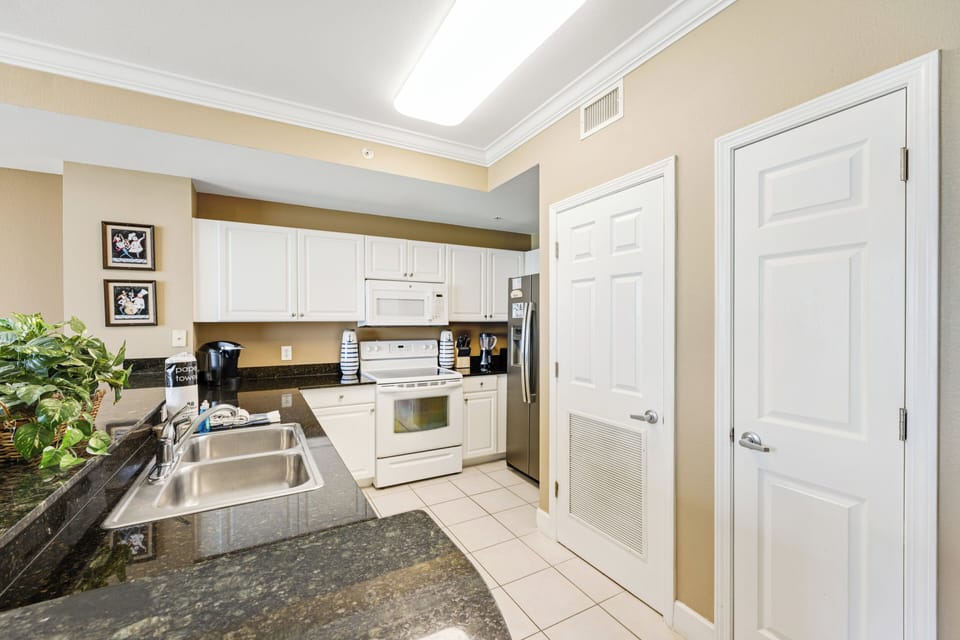 Tidewater 403 Kitchen