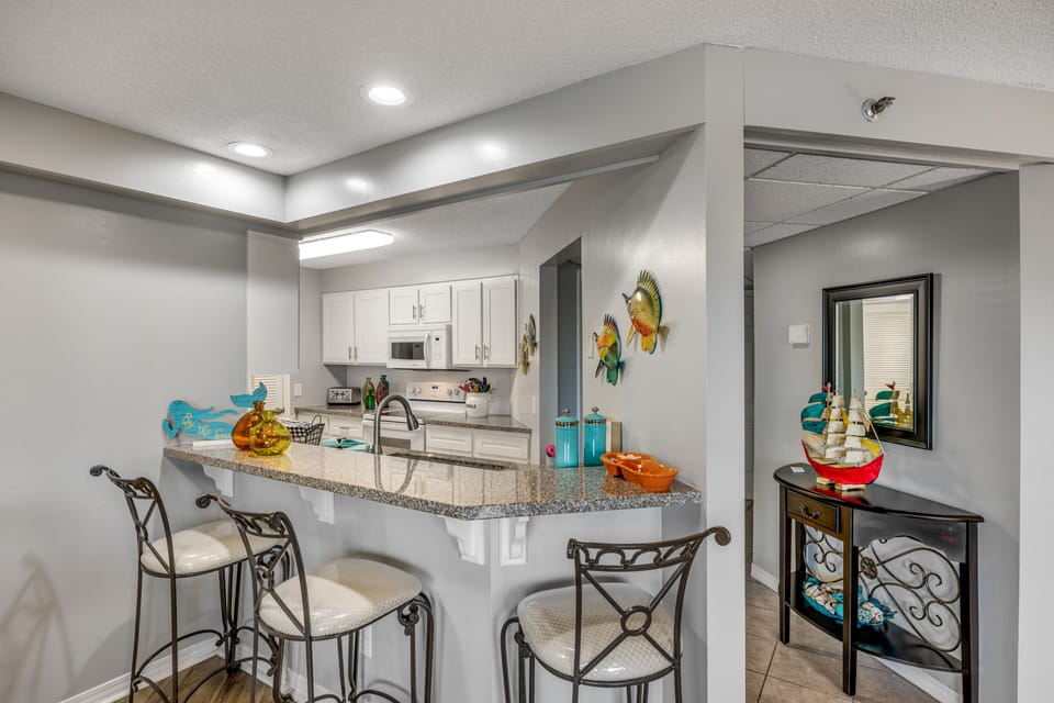 St. Thomas Square 1210B Kitchen