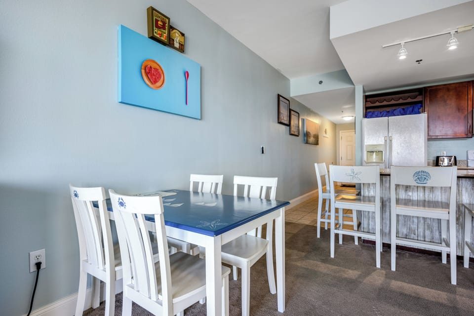 Laketown Wharf 1730 Dining Table and Kitchen