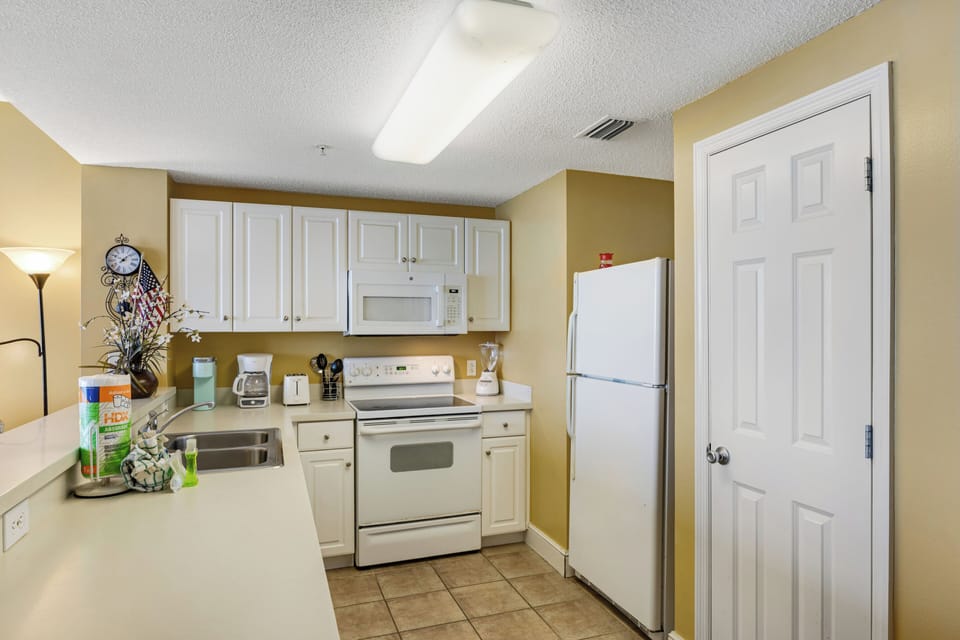 Majestic Tower 1-1306 Kitchen