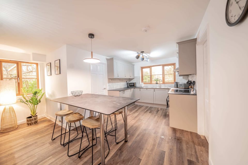 Kitchen / dining