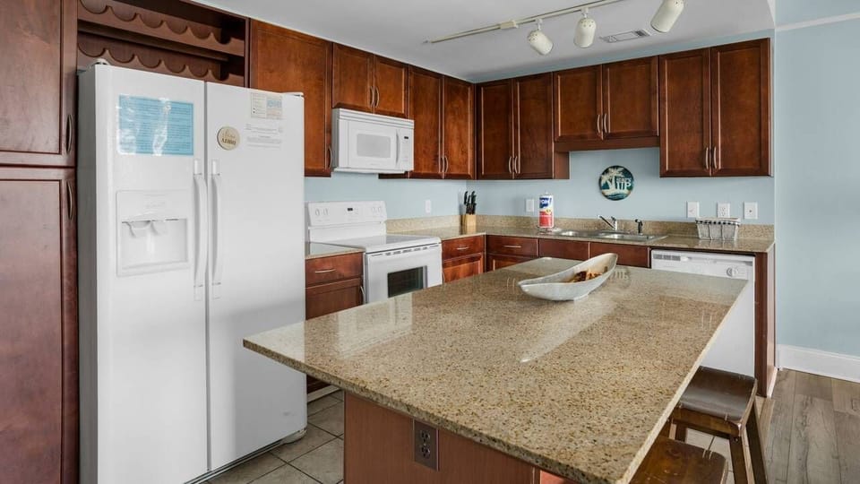 Laketown Wharf 1037 Kitchen Area