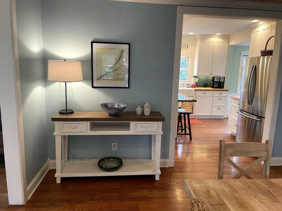 Dining room leading into kitchen